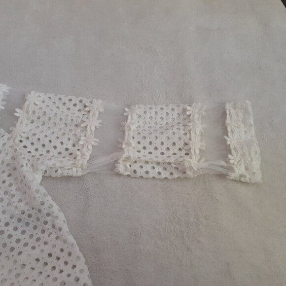 Lollipop Designed by Korea NWT Junior's S White Daisy Crochet Mesh Mod Retro Top - Picture 8 of 14